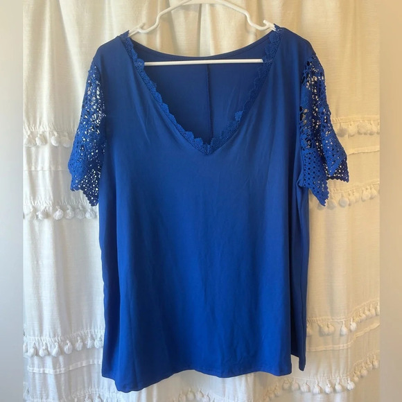 Tops - Royal blue lace sleeve soft blouse size 2XL